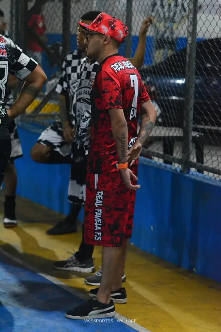 Uniforme vermelho personalizado RP SPORTS visto de costas
